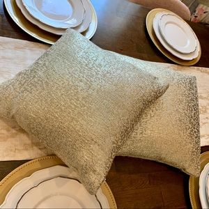 Set of 2 Shiny gold/silver throw pillow